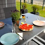 Fountain - Garden - Luxurioeses Mit Garten & Terrasse アパート *