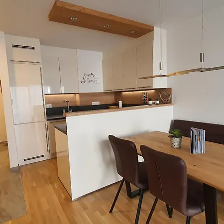 شقة Fountain - Garden - Luxurioeses Mit Garten & Terrasse