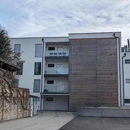 Lägenhet Fountain Suite Gmunden - Garden - Luxurioeses Apartment Mit Garten & Terrasse *