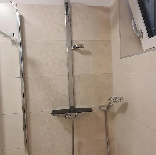 Fountain - Garden - Luxurioeses Mit Garten & Terrasse * غموندين