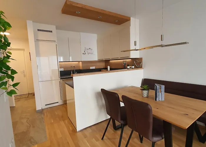 شقة Fountain - Garden - Luxurioeses Mit Garten & Terrasse