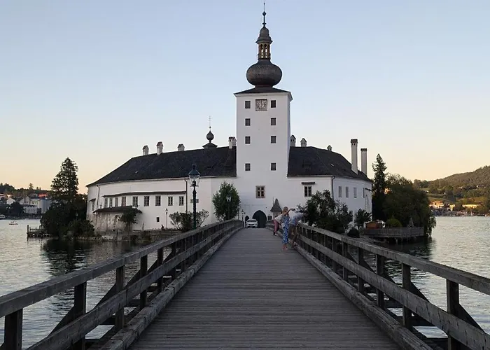 Appartement Fountain - Garden - Luxurioeses Mit Garten & Terrasse Gmunden